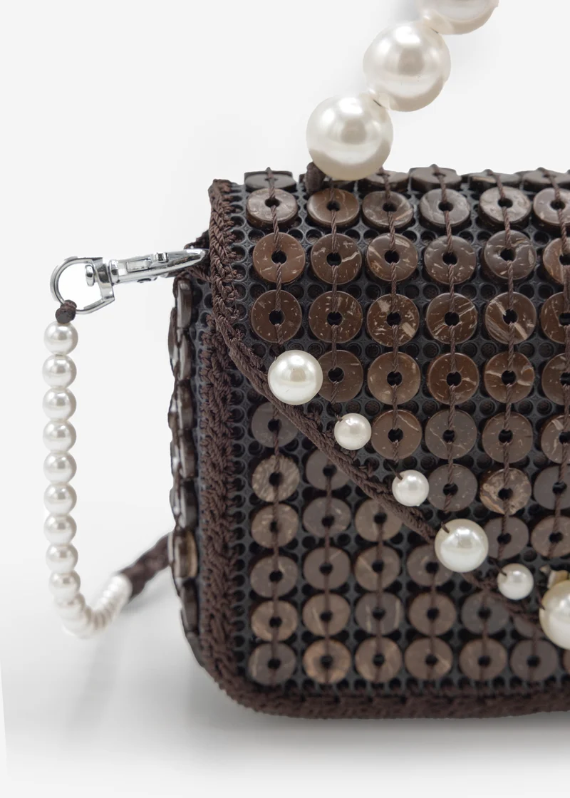 Kleine Tasche mit weißem Perlen-Henkel - dunkelbraun