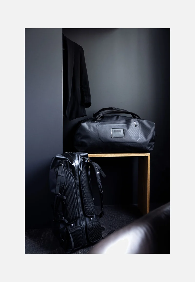Atrack Metrosphere 34 Black Embossed - Reiserucksack