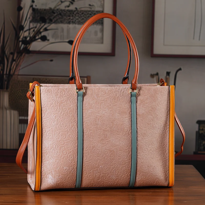 City-Shopper im Colourblock-Design aus Kunstleder mit Schulterriemen und Reißverschlussfächern, ca. 42 x 14 x 30 cm, Pfirsich
