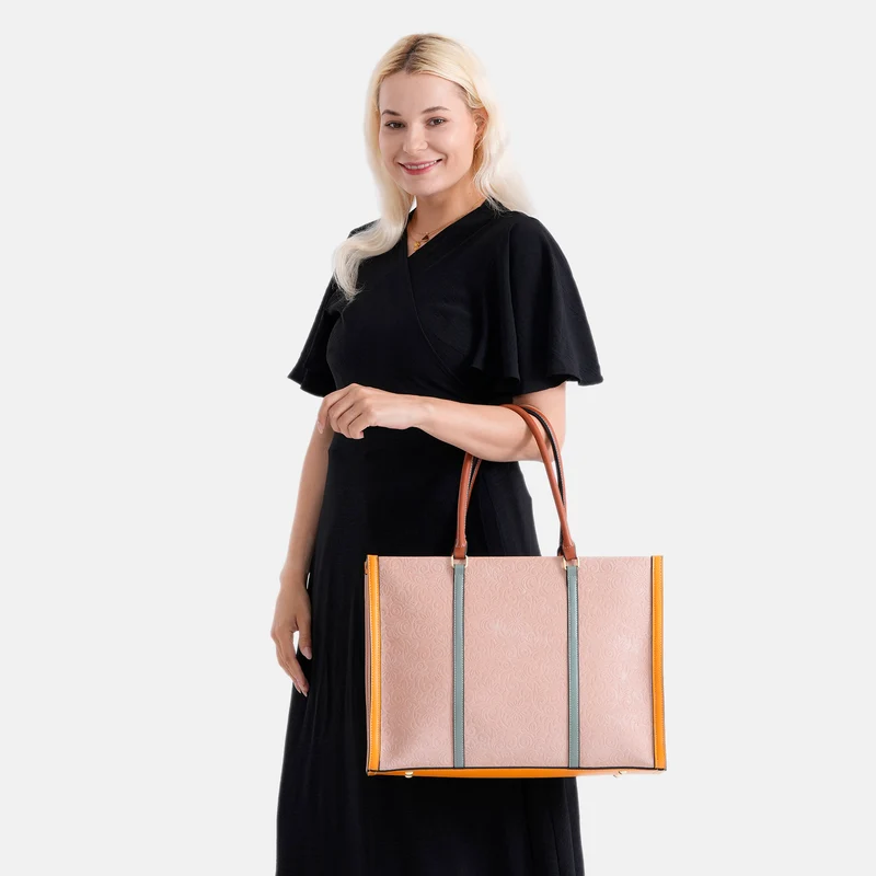 City-Shopper im Colourblock-Design aus Kunstleder mit Schulterriemen und Reißverschlussfächern, ca. 42 x 14 x 30 cm, Pfirsich