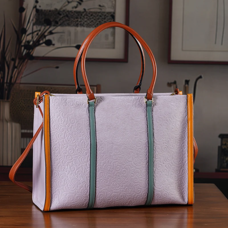 City-Shopper im Colourblock-Design aus Kunstleder mit Schulterriemen und Reißverschlussfächern, ca. 42 x 14 x 30 cm, Pfirsich