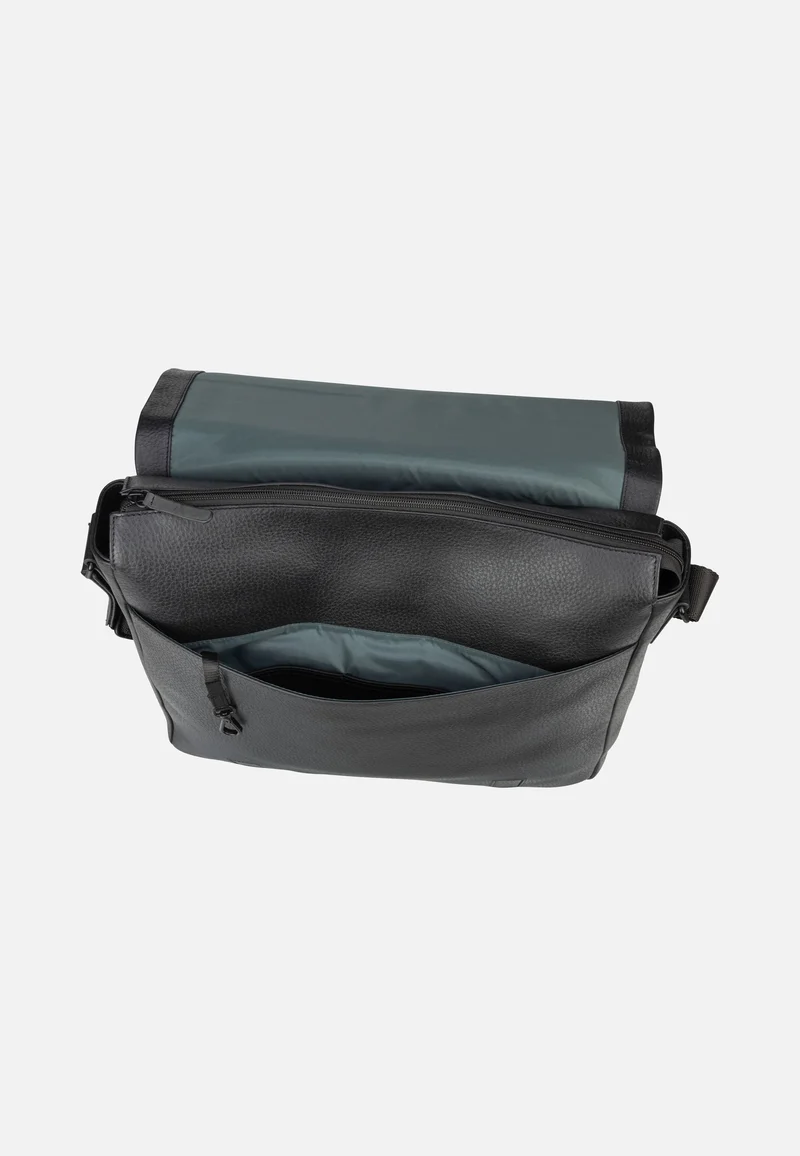Stockholm Flap L Black - Messenger Bag