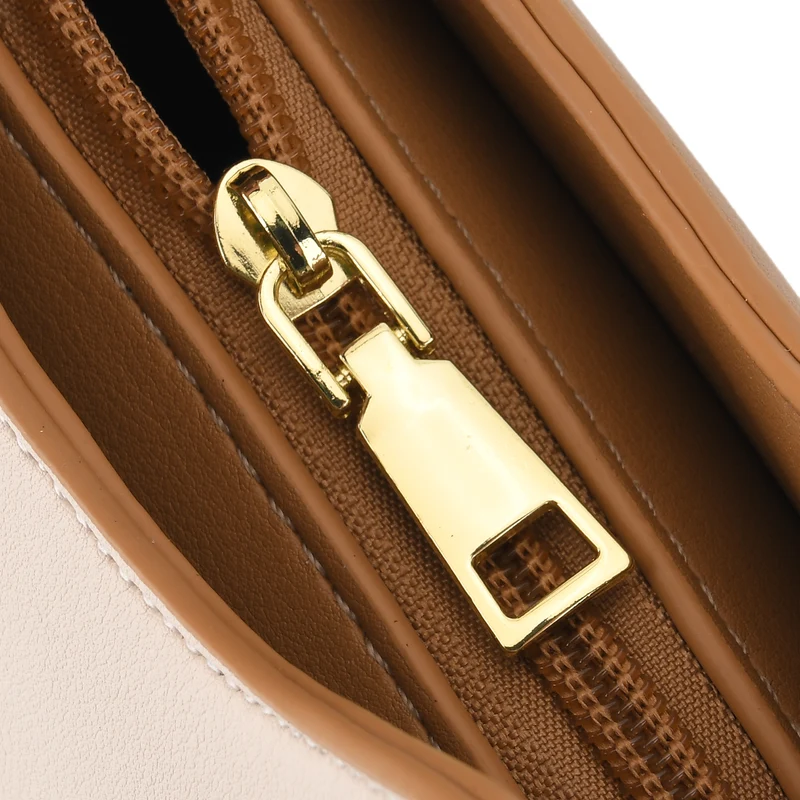 Kunstleder-Handtasche mit Tragegriffen und Umhängeriemen, florales Detail, Reißverschlussfächer, 30x22x11 cm, Gelb/Creme