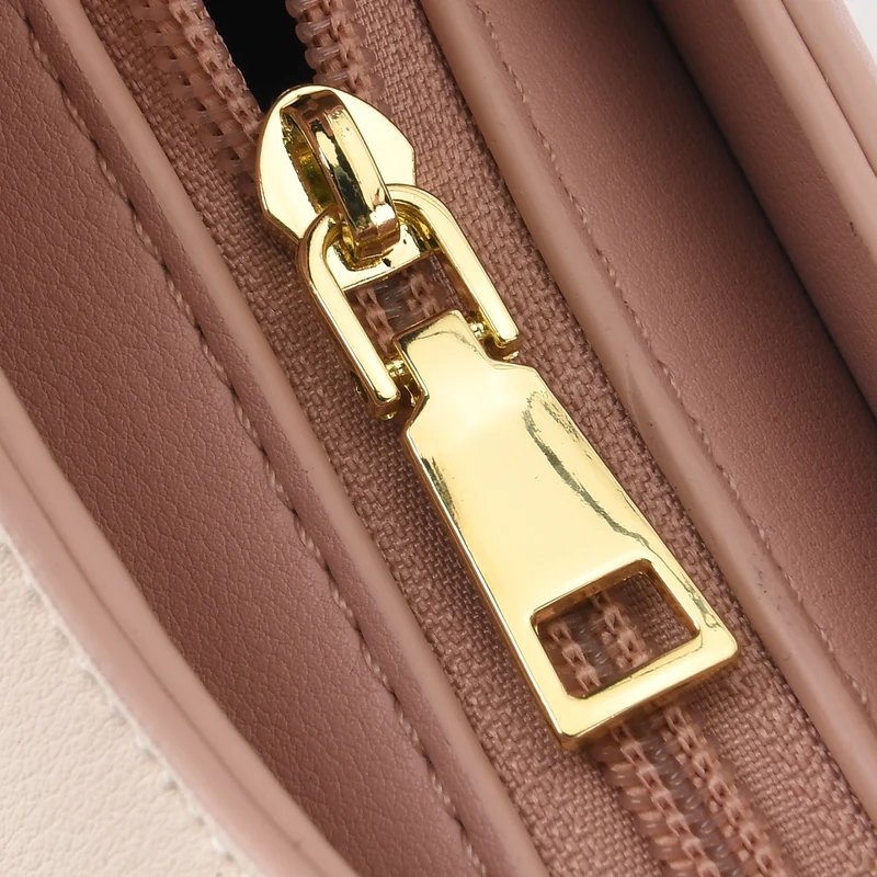 Kunstleder-Handtasche mit Tragegriffen und Umhängeriemen, florales Detail, Reißverschlussfächer, 30x22x11 cm, Gelb/Creme