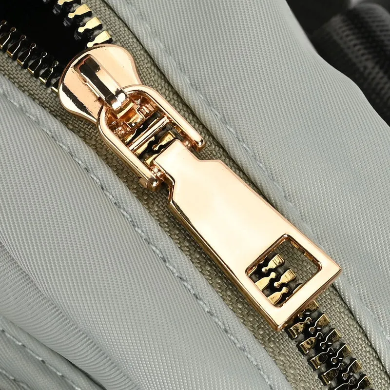 Moderner Rucksack in Steppoptik - Leicht, mit 3 Reißverschlusstaschen und gepolsterten Schulterriemen, 18 x 9 x 24 cm, Khaki