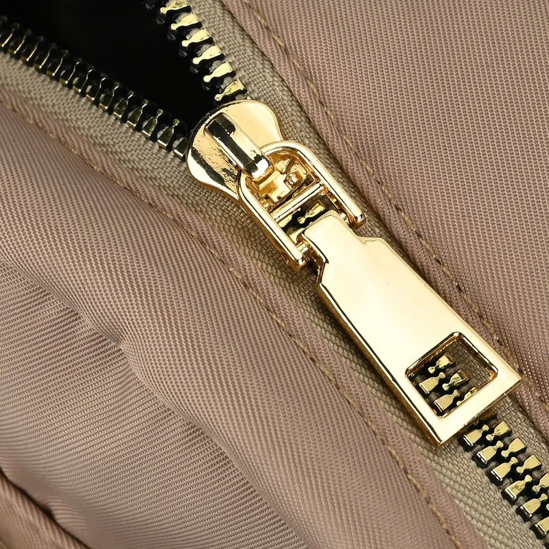 Moderner Rucksack in Steppoptik - Leicht, mit 3 Reißverschlusstaschen und gepolsterten Schulterriemen, 18 x 9 x 24 cm, Khaki