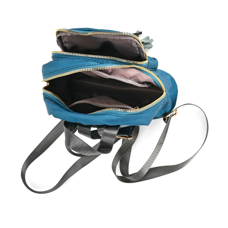 Moderner Rucksack in Steppoptik - Leicht, mit 3 Reißverschlusstaschen und gepolsterten Schulterriemen, 18 x 9 x 24 cm, Khaki
