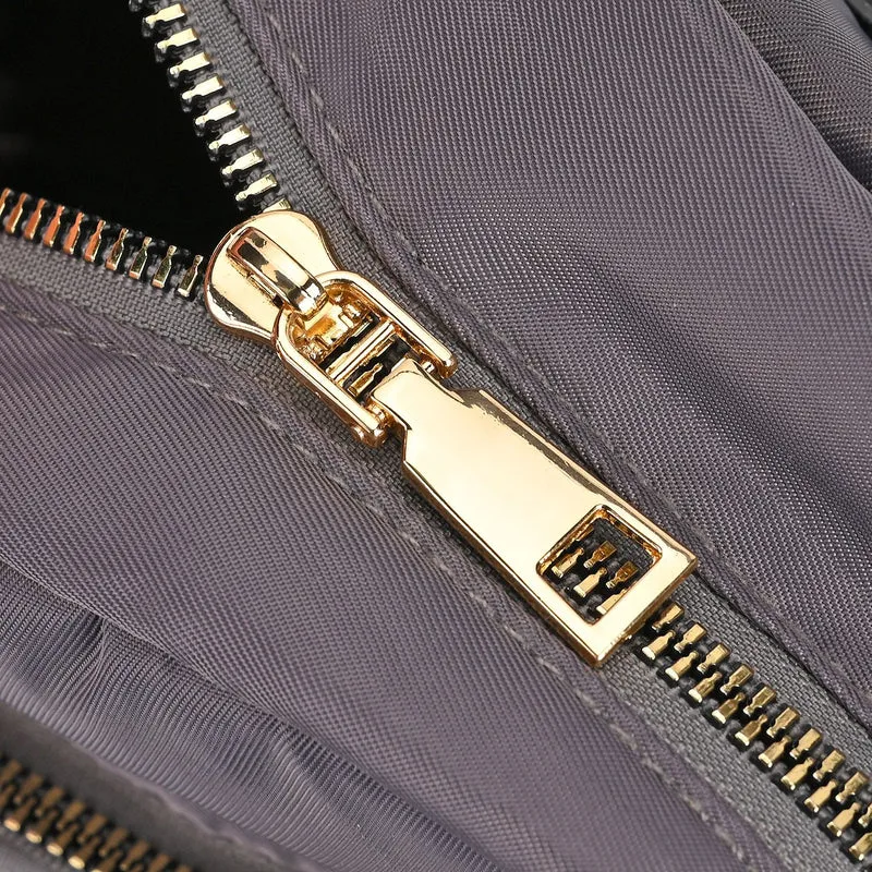 Moderner Rucksack in Steppoptik - Leicht, mit 3 Reißverschlusstaschen und gepolsterten Schulterriemen, 18 x 9 x 24 cm, Khaki