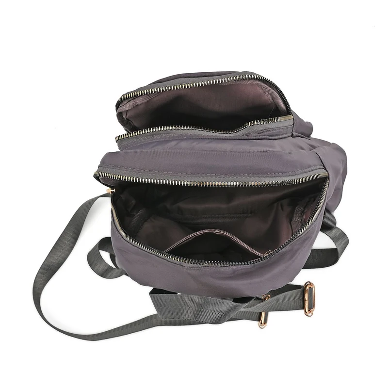 Moderner Rucksack in Steppoptik - Leicht, mit 3 Reißverschlusstaschen und gepolsterten Schulterriemen, 18 x 9 x 24 cm, Khaki