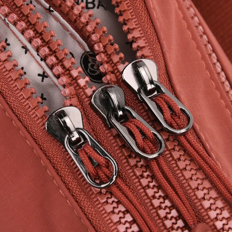 Crossbody-Tasche aus Nylon, mit mehreren Reißverschlussfächern und verstellbarem Schulterriemen, 24x15x9cm, Schwarz