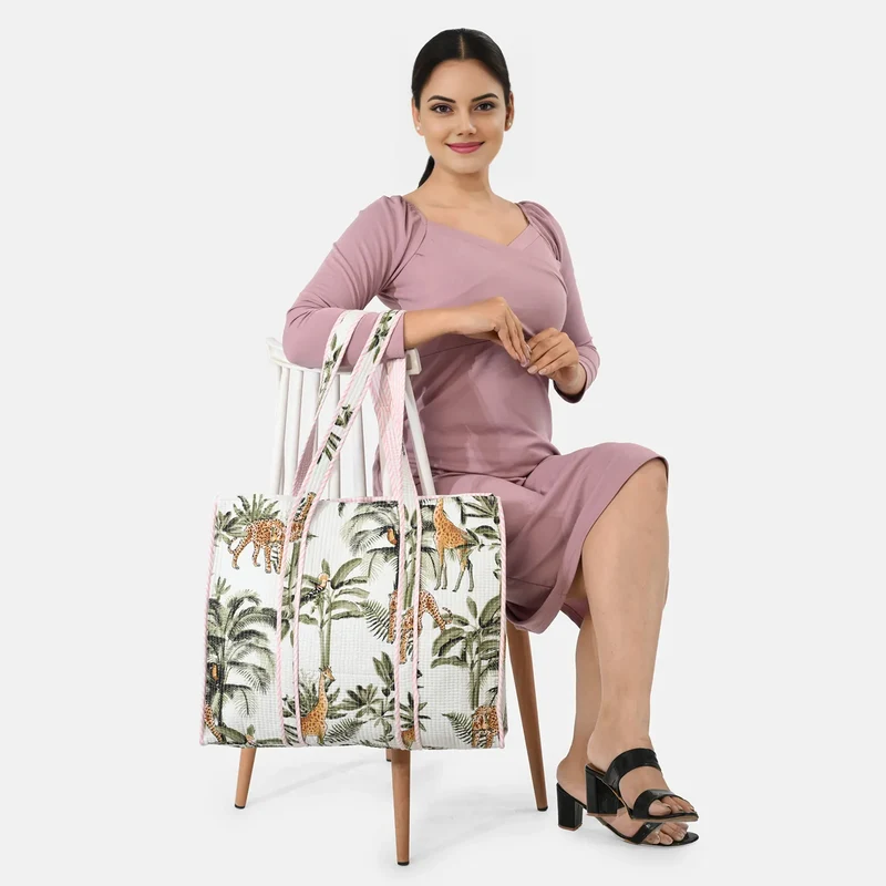 LIVMORE gesteppte Stoff-Shopper-Tasche mit Reißverschluss, florales Design, 45x43x15cm, Rosa/Weiß