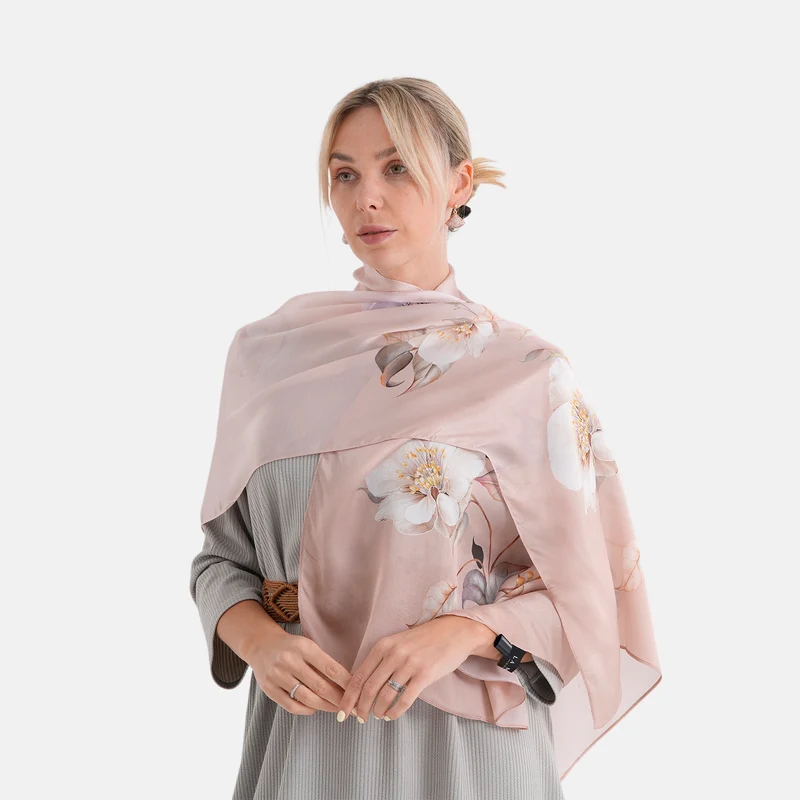 LA MAREY Signature Set mit Seidenschal und Seidentropfen-Ohrringen, 100% Maulbeerseide, 65 x 170 cm, Perlgrau mit Beige