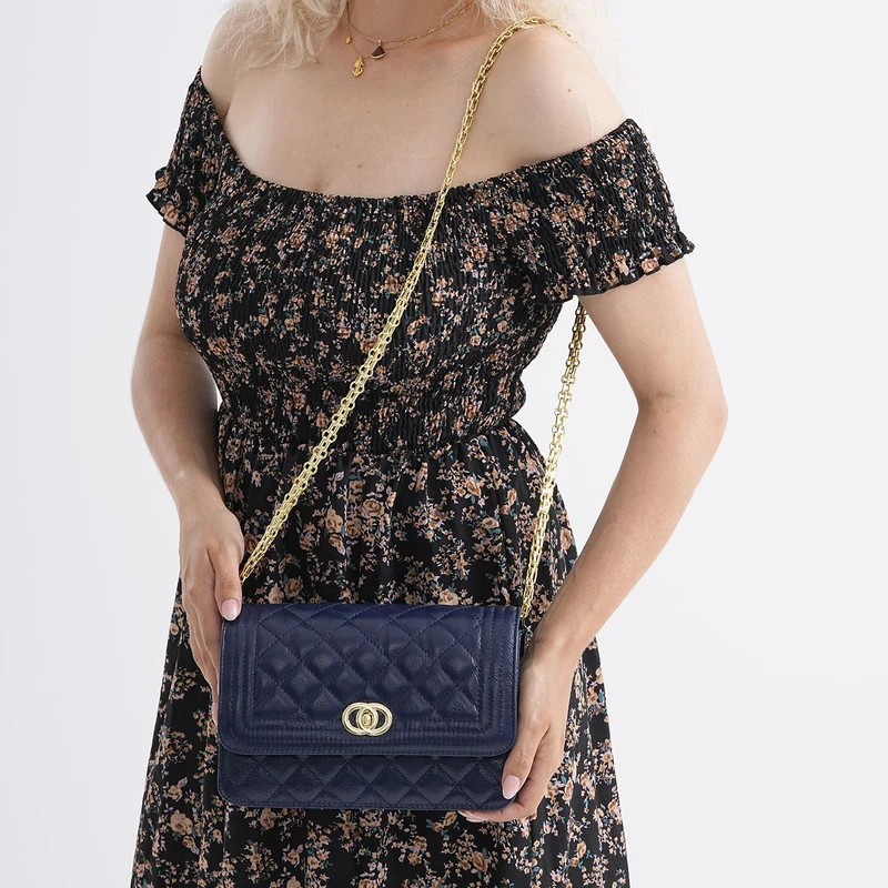 Crossbody-Tasche aus Echtleder mit Kettenriemen, 23,5x14x8 cm, Hellgrau