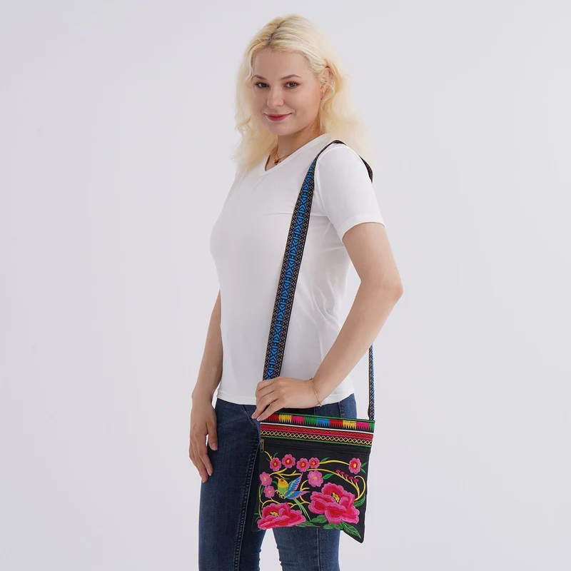 Bestickte Umhängetasche mit floralen Mustern, Boho-Stil, verstellbarer Trageriemen, 23x24cm, Lila Blüten