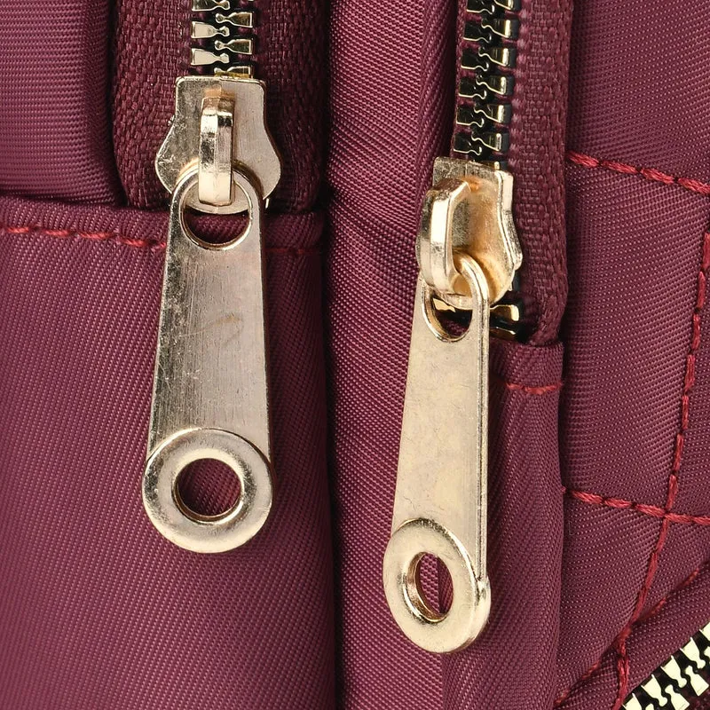 Stepp-Slingtasche mit RFID-Schutz und Kopfhöreröffnung, Größe: 17x7,5x30cm, Schwarz