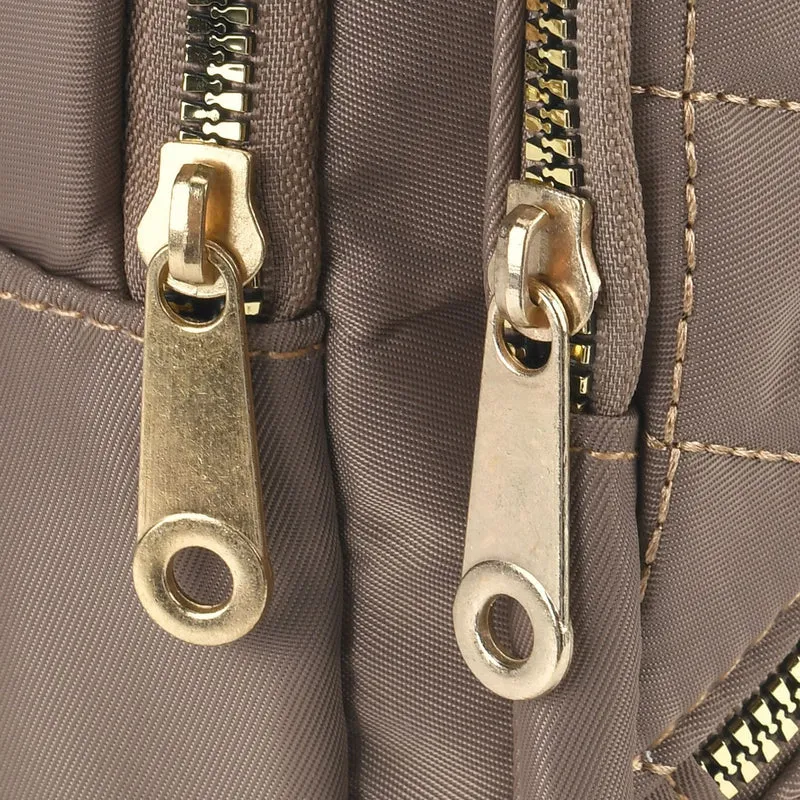 Stepp-Slingtasche mit RFID-Schutz und Kopfhöreröffnung, Größe: 17x7,5x30cm, Schwarz