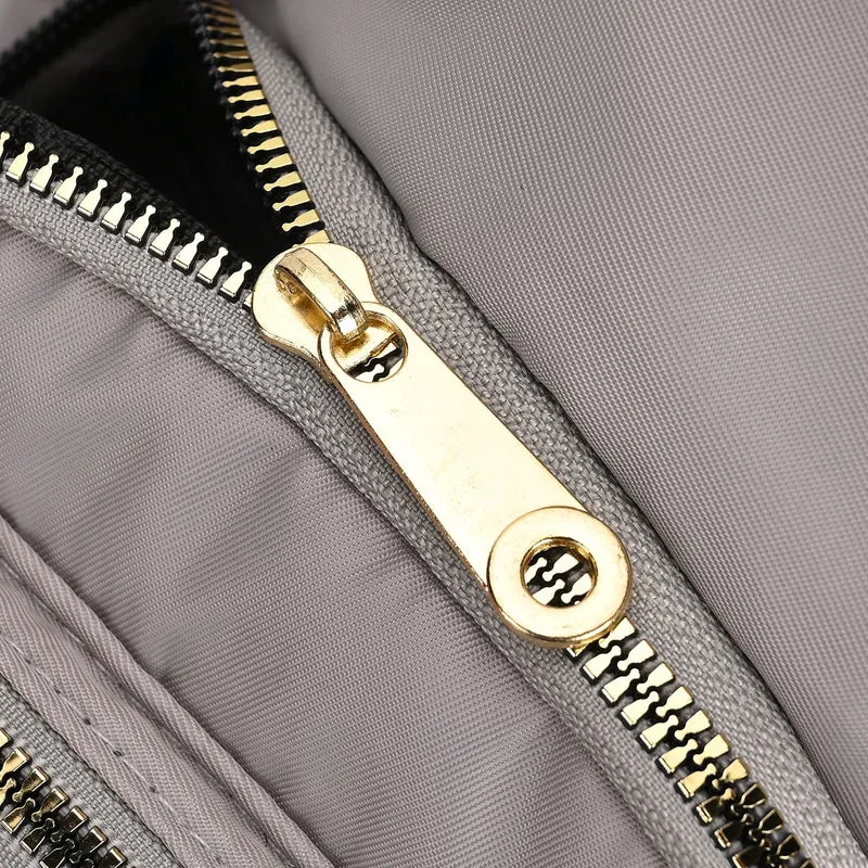 Stepp-Slingtasche mit RFID-Schutz und Kopfhöreröffnung, Größe: 17x7,5x30cm, Schwarz