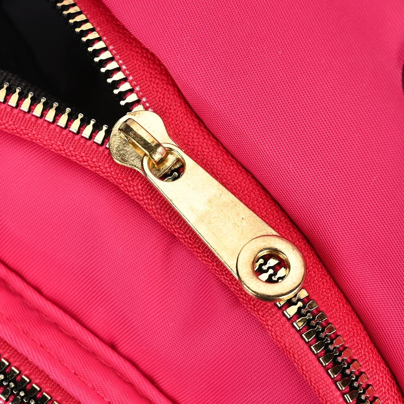 Stepp-Slingtasche mit RFID-Schutz und Kopfhöreröffnung, Größe: 17x7,5x30cm, Schwarz
