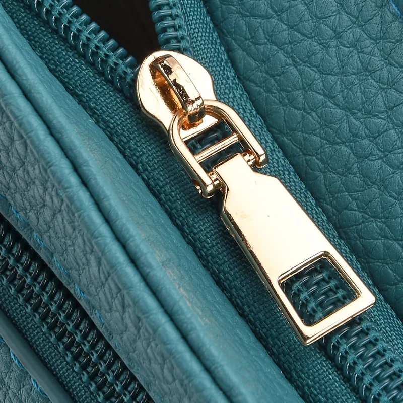 Elegante Umhängetasche aus feinem Lederimitat mit Mehrfachfächern, 24x27 cm, Cognacbraun