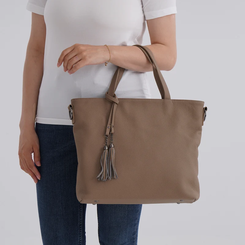 Echtleder-Tote-Bag mit Reißverschlussfach hinten, Doppeltragegriff und Schulterriemen, 35x10x33 cm, Braun
