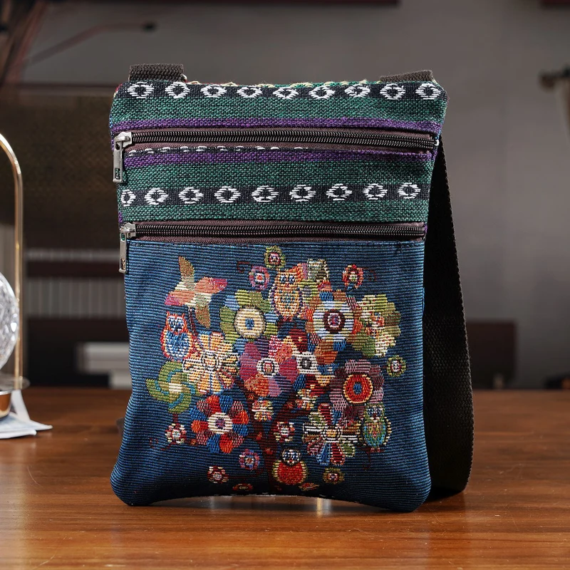 Crossbody-Tasche mit Blumenmotiv, 3 Reißverschlussfächer, verstellbarer Schultergurt (ca. 120 cm), 21x28 cm, Mehrfarbig