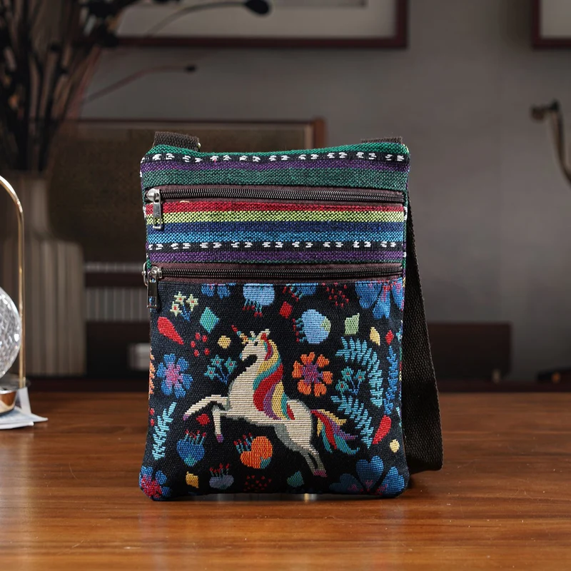 Crossbody-Tasche mit Einhorn, 3 Reißverschlussfächer, verstellbarer Schultergurt (ca. 120 cm), 21x28 cm, Mehrfarbig