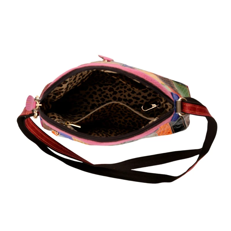 CHAOS BY ELSIE Leder Crossbody Tasche mit RFID Schutz und Reißverschlussfächern 19 x 11 x 20 cm Multicolor Rautenmuster