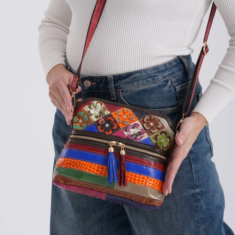 CHAOS BY ELSIE Leder Crossbody Tasche mit RFID Schutz und Reißverschlussfächern 19 x 11 x 20 cm Multicolor Rautenmuster