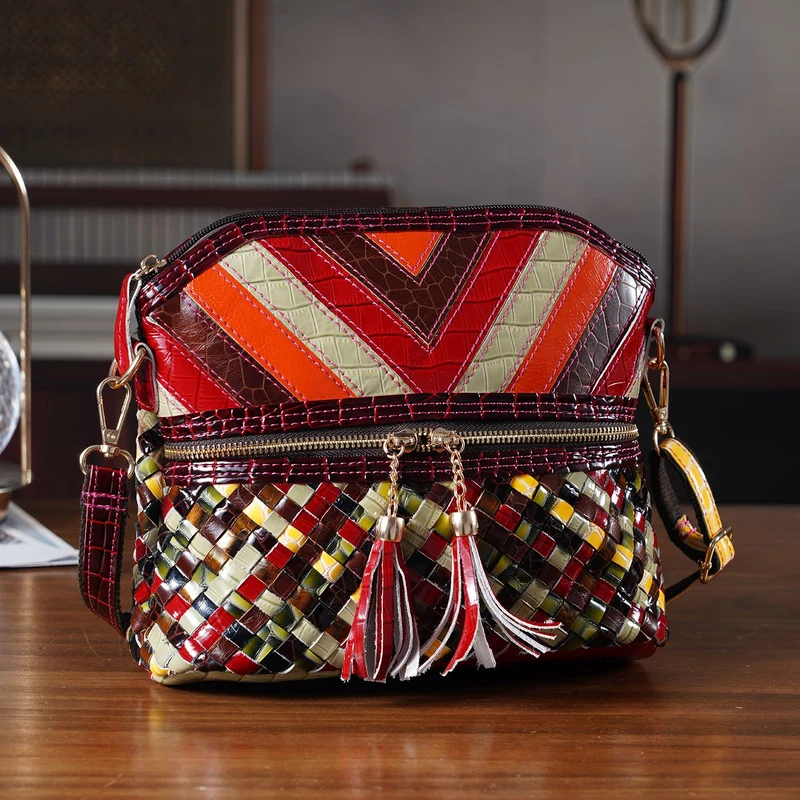 CHAOS BY ELSIE Leder Crossbody Tasche mit RFID Schutz und Reißverschlussfächern 19 x 11 x 20 cm Multicolor Rautenmuster