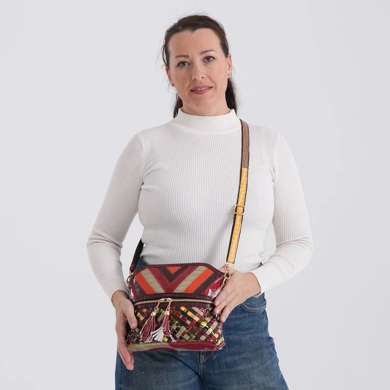 CHAOS BY ELSIE Leder Crossbody Tasche mit RFID Schutz und Reißverschlussfächern 19 x 11 x 20 cm Multicolor Rautenmuster