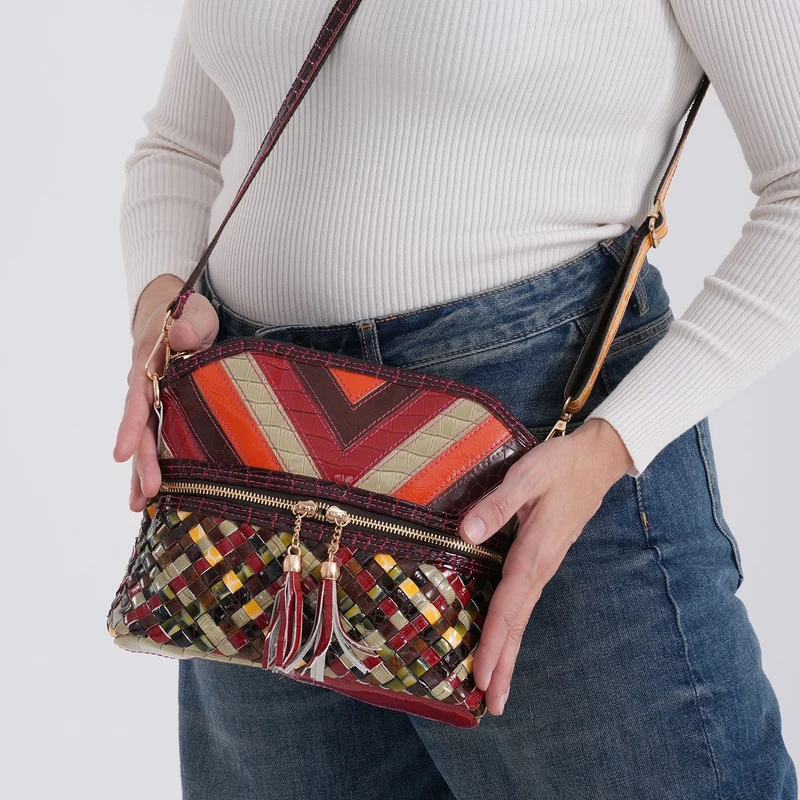 CHAOS BY ELSIE Leder Crossbody Tasche mit RFID Schutz und Reißverschlussfächern 19 x 11 x 20 cm Multicolor Rautenmuster