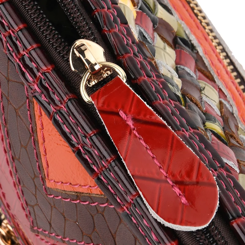 CHAOS BY ELSIE Leder Crossbody Tasche mit RFID Schutz und Reißverschlussfächern 19 x 11 x 20 cm Multicolor Rautenmuster