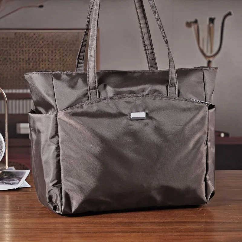 Elegante Signature Handtasche, edles Nylon Design mit 3 Reißverschluss Taschen und 2 offenen Außentaschen, ca. 30 x 30 x 10 cm, Gold