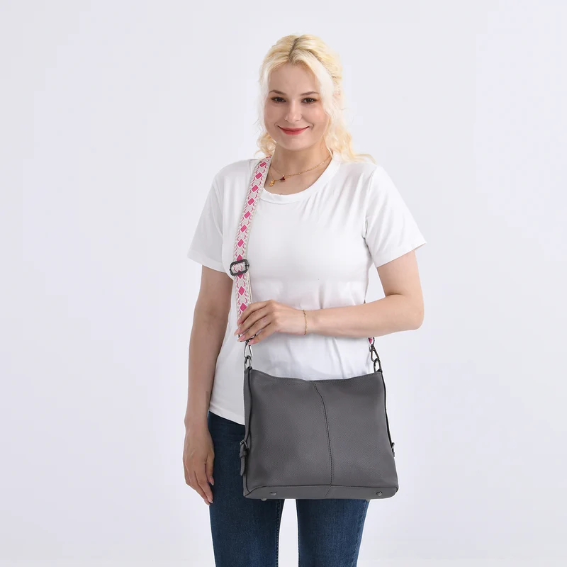 Echtleder-Crossbody-Tasche aus geprägtem Leder, verstellbarer Schulterriemen (ca. 120 cm), 32x12x25 cm, Hellbraun