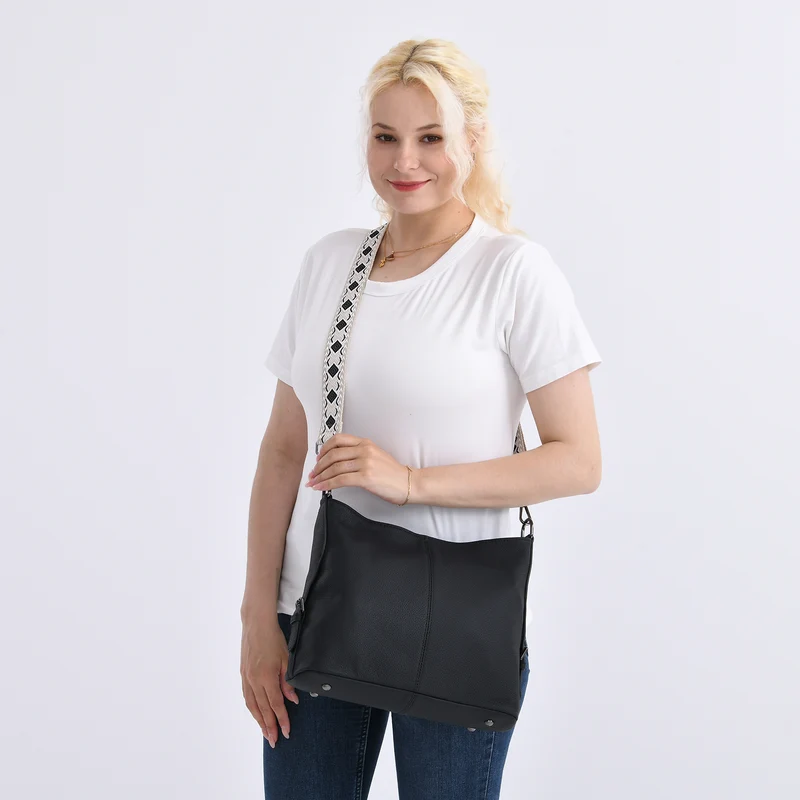 Echtleder-Crossbody-Tasche aus geprägtem Leder, verstellbarer Schulterriemen (ca. 120 cm), 32x12x25 cm, Hellbraun