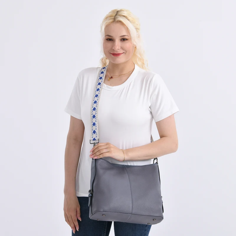 Echtleder-Crossbody-Tasche aus geprägtem Leder, verstellbarer Schulterriemen (ca. 120 cm), 32x12x25 cm, Hellbraun