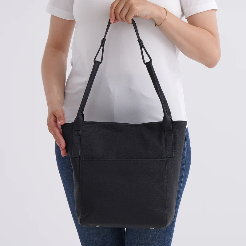 Echtleder-Tote-Bag mit Magnetverschluss-Außentasche und geräumigem Innenfach, 34x14x29 cm, Schwarz