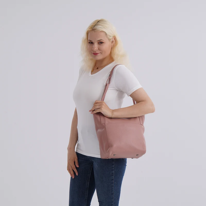 Echtleder-Tote-Bag mit Magnetverschluss-Außentasche und geräumigem Innenfach, 34x14x29 cm, Schwarz