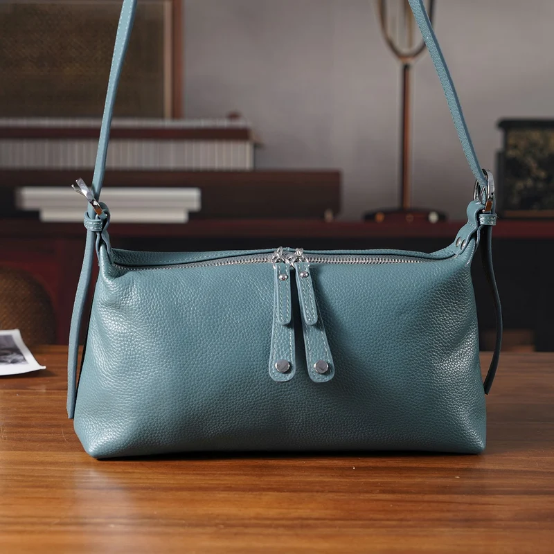 Crossbody-Bag aus Echtleder im Soft-Design, 30x8x16 cm, Schwarz