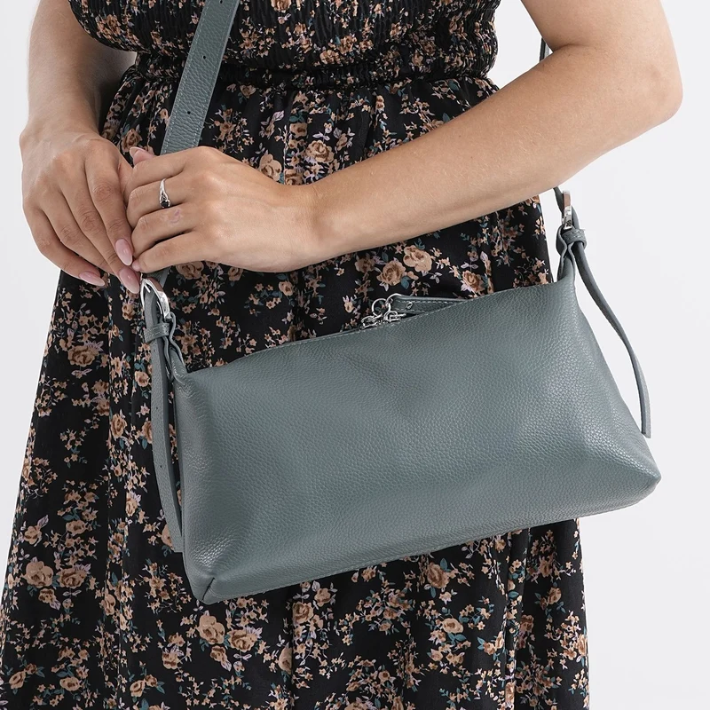 Crossbody-Bag aus Echtleder im Soft-Design, 30x8x16 cm, Schwarz
