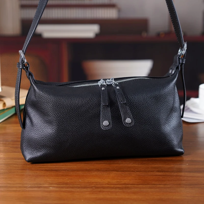 Crossbody-Bag aus Echtleder im Soft-Design, 30x8x16 cm, Schwarz