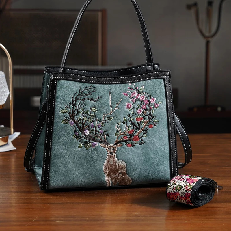 Bestickte Crossbody Tasche, Kunstleder, Rentier Design, 25 x 11 x 21 cm, Anthrazit