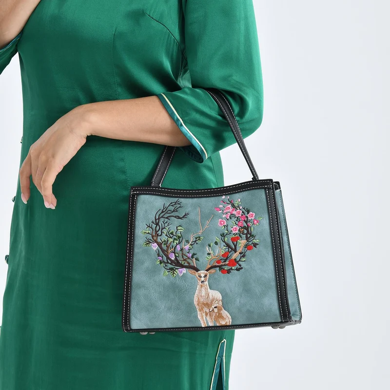Bestickte Crossbody Tasche, Kunstleder, Rentier Design, 25 x 11 x 21 cm, Anthrazit