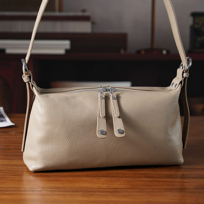 Crossbody-Bag aus Echtleder im Soft-Design, 30x8x16 cm, Sandbeige