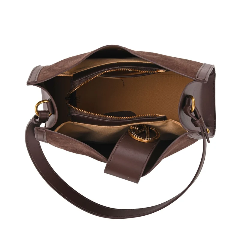 Echtleder-Trapez-Umhängetasche im modernen Designer-Stil mit Doppelriemen und Magnetverschluss, 27x11x23 cm, Schokoladenbraun