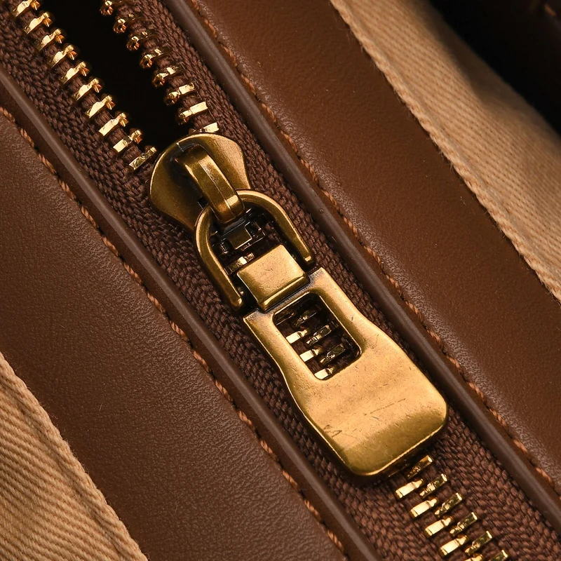 Echtleder-Trapez-Umhängetasche im modernen Designer-Stil mit Doppelriemen und Magnetverschluss, 27x11x23 cm, Schokoladenbraun