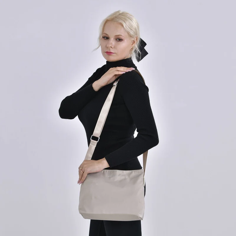 Sencillez - Crossbody Handtasche mit Nylonfutter und RFID Schutz, 112cm Schultergurt, 27x14.5x23 cm, Schwarz