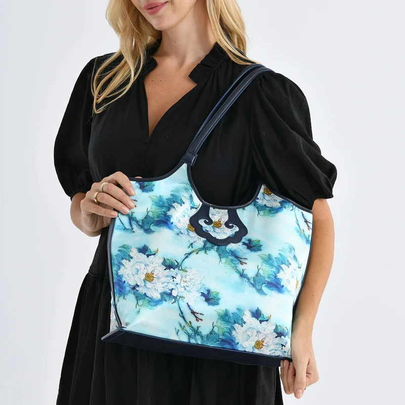 LA MAREY Signature Brokat Echtleder Schultertasche, 1 Außenfach und 2 Innenfächer, 34 x 35 x 11.5 cm, Hellblau