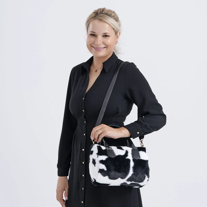 Crossbody Bag in Kuhfell-Optik, Schwarz-Weiß, 26x17x13 cm