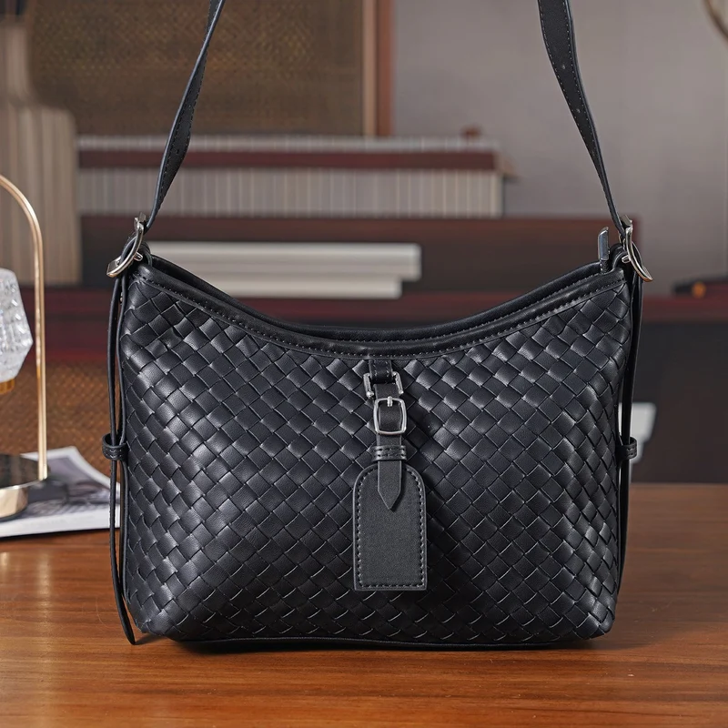 Echtleder-Crossbody-Bag im Flechtdesign, 27x9x20 cm, Schwarz